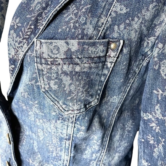 Floral Bleach Printed Denim Blazer 🤍 - Picture 4 of 13